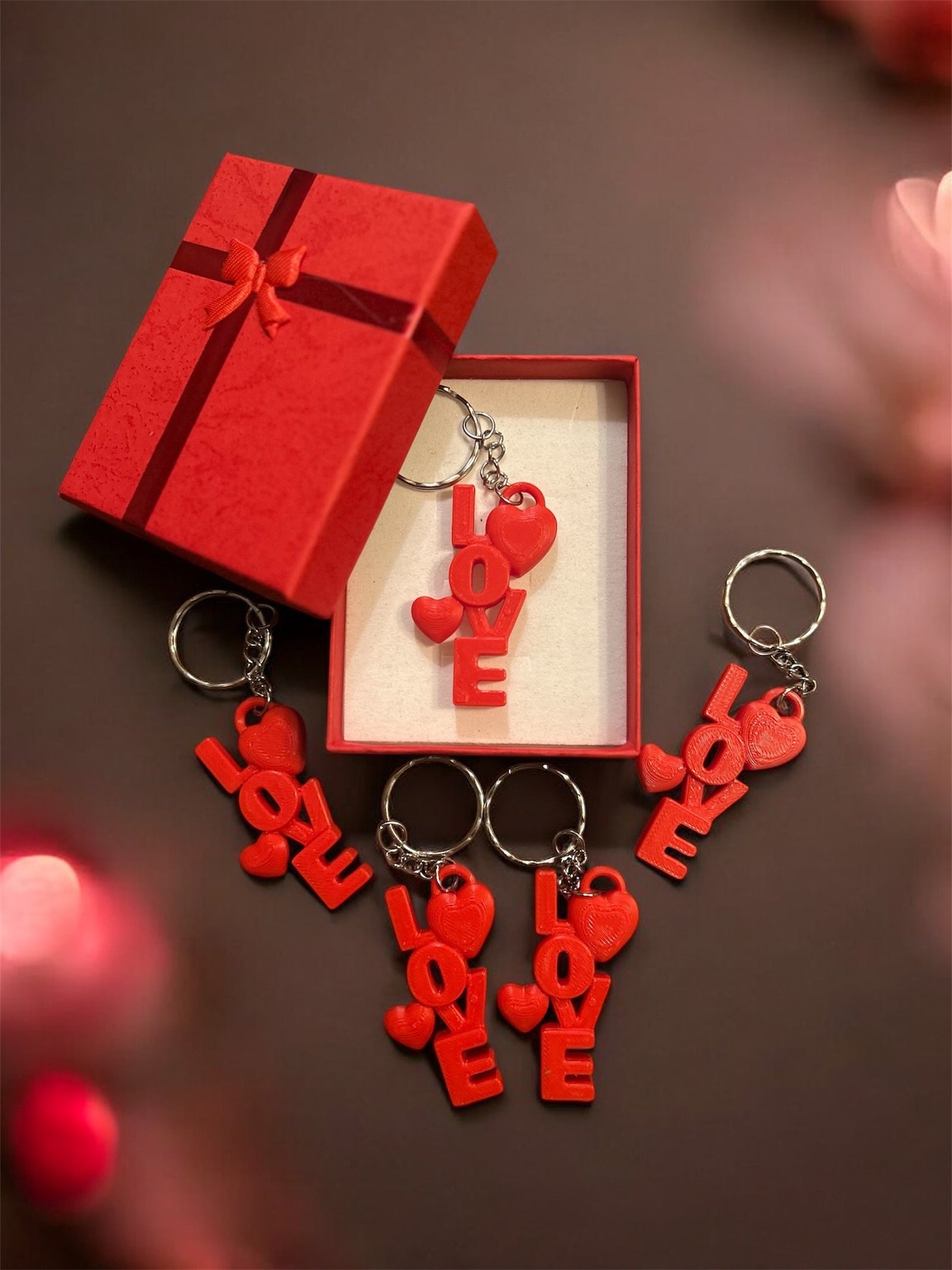 Handgemachter 3D-LOVE Schlüsselanhänger – Inklusive Geschenkbox – Einzigartiges Liebesgeschenk in Rot